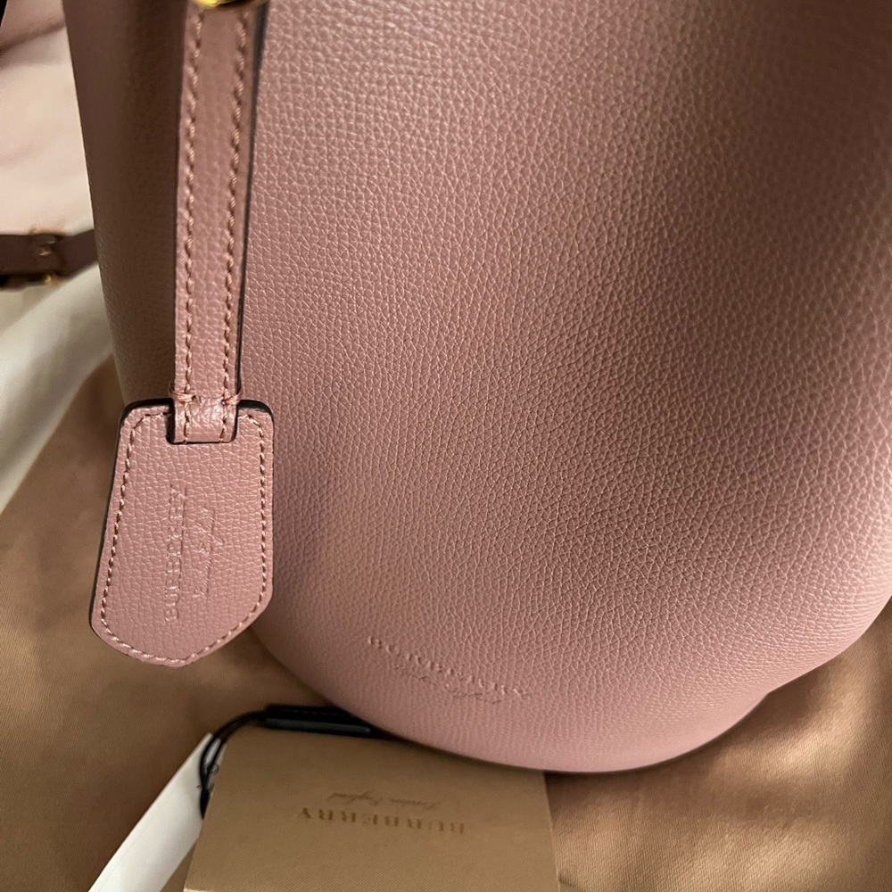 Brand New Burberry purse (mauve)